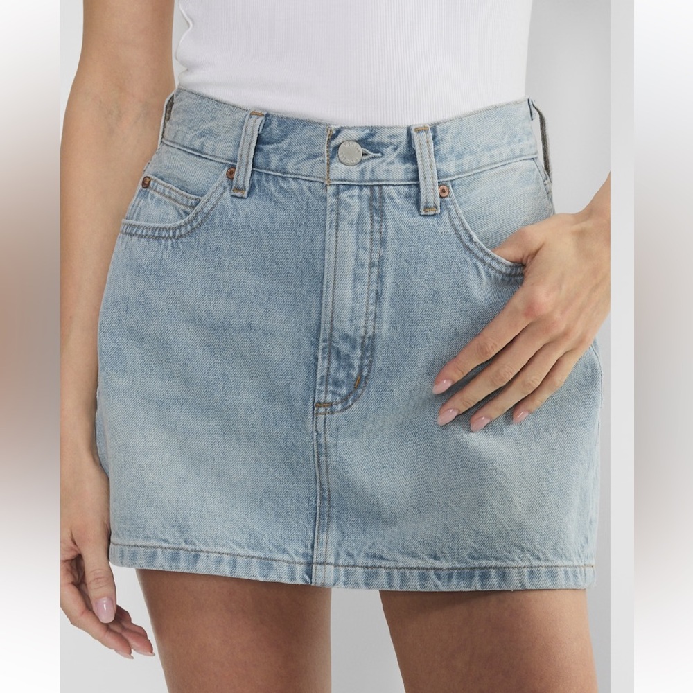 Aritzia DENIM FORUM 90’s Ricci Denim Mini Skirt Size 25 NWOT